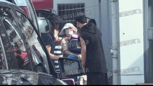 敲门吃瓜的视频,揭秘“敲门吃瓜”视频背后的故事