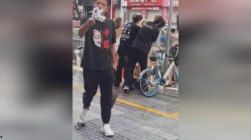 半夜路边吃瓜视频,揭秘夜幕下的街头奇闻轶事