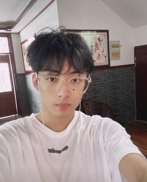 真实记录吃瓜现场视频,揭秘吃瓜群众的真实吃瓜瞬间