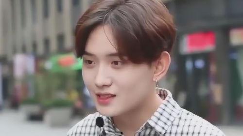 情侣吵架 吃瓜视频,吃瓜群众围观，真相揭秘！