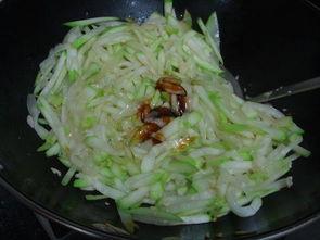 芒瓜丝炒着吃怎么做的视频,简单美味家常菜