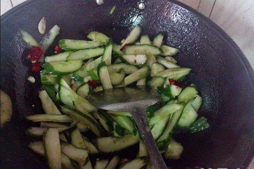 芒瓜丝炒着吃怎么做的视频,简单美味家常菜