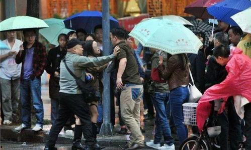 柳州一家人吃瓜事件视频,一场引发网友热议的家庭纠纷