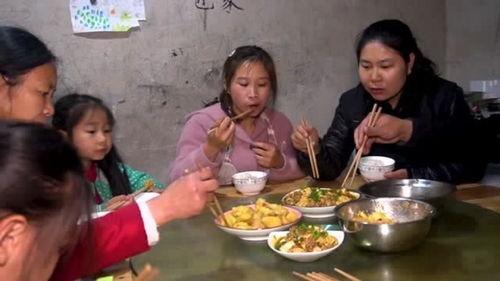 柳州一家人吃瓜事件视频,一场引发网友热议的家庭纠纷