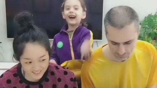 闺女吃瓜和儿子吃瓜视频,趣味横生亲子时光