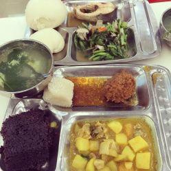 东北大学食堂吃瓜视频,校园美食生活趣味横生