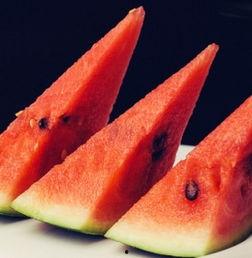 男生喝醉吃蜜瓜好吗视频,男生体验分享视频解析